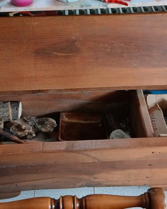 Cassapanca in legno massiccio lavorata a mano