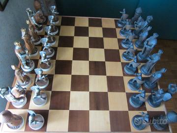 Scacchi in legno serie Montsalvat di Anri