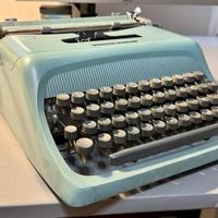 Macchina da scrivere Olivetti Studio 44