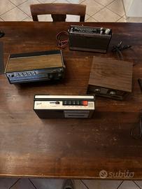 Radio antiche e amplificatore