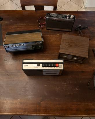 Radio antiche e amplificatore