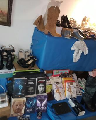 Caschi ,scarpe x acqua,racchette x gioco