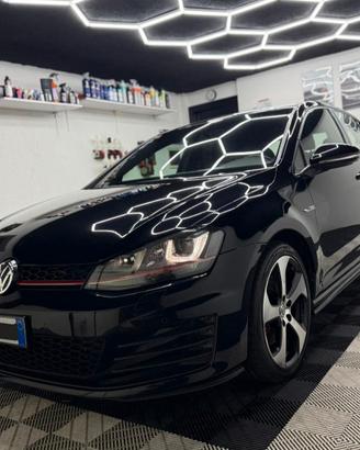 Volkswagen Golf GTI 2.0 TSI 220cv DSG