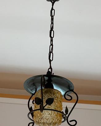 Lampadario da ingresso vintage.
