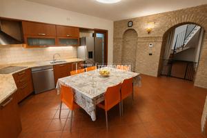 ROVELLO PORRO: Casa indipendente con terrazzo