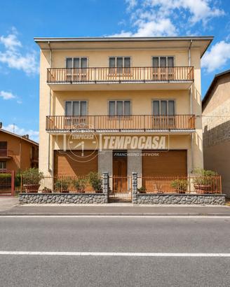 AMPIA VILLA PLURIFAMILIARE LIBERA SU QUATTRO LATI