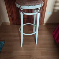 Sgabello in legno 
