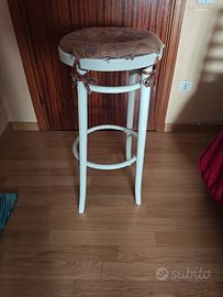 Sgabello in legno 