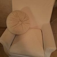 poltroncina in tessuto bianco