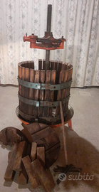 Torchio per uva manuale