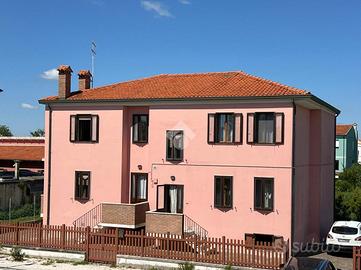 MULTILOCALE A VENEZIA