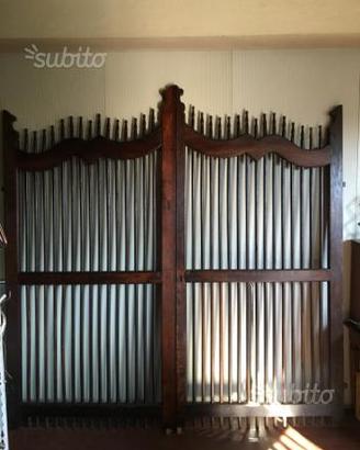Antico cancello in legno