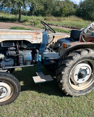 Trattore agricolo Lamborgini