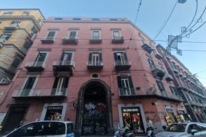 Via Toledo - Trilocale luminoso in stabile d'epoca