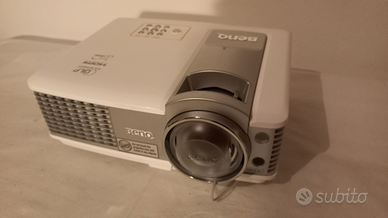 Proiettore Benq ottica corta HDMI