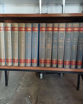 Mobiletto vintage con Enciclopedia "Il Milione"