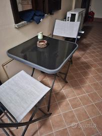 Tavolino in vetro con sedie