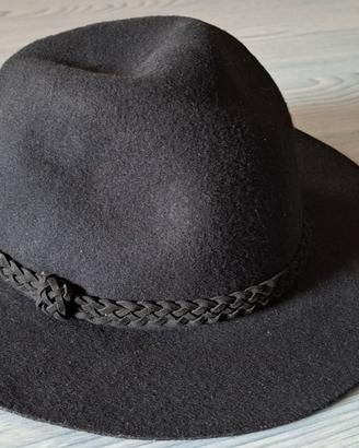 Cappello donna invernale in lana colore nero