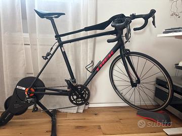 Trek Domane AL 2 L + Home Trainer Van Rysel D100