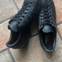 Scarpe Adidas con lacci elastici