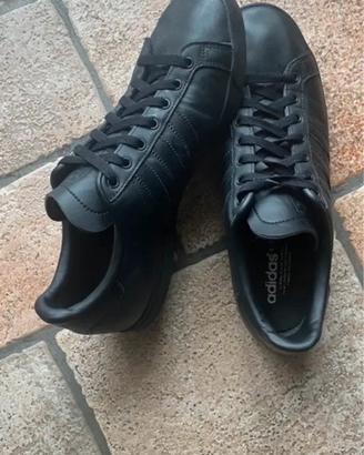 Scarpe Adidas con lacci elastici