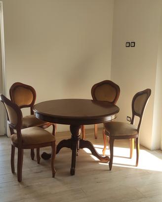  tavolo rotondo allungabile  con 4 sedie 