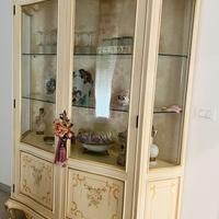 Pregiata vetrina in stile Veneziano