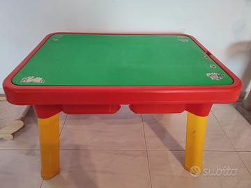 Tavolo multigioco con mattoncini e sedia