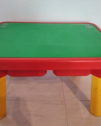 Tavolo multigioco con mattoncini e sedia