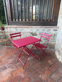 Tavolo e due sedie da esterno