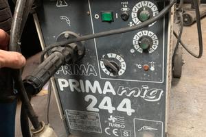 Saldatrice a filo Primamig 244