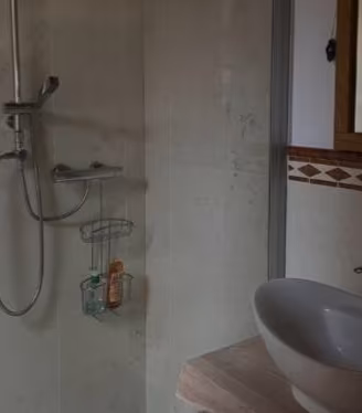 Mobile/ripiano in larice lavello e rubinetto Grohe