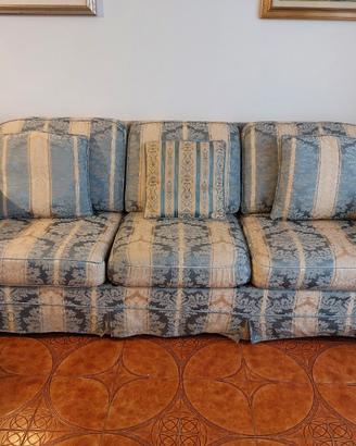 Divano classico design inglese  tre posti 