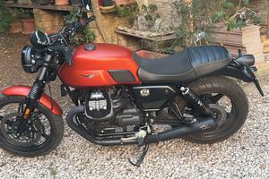 Moto guzzi v7 stone