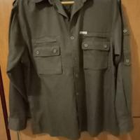 Camicia usata e pantaloni da caccia