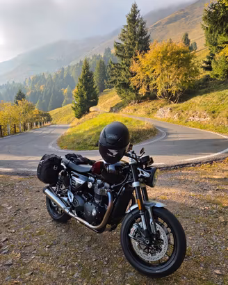 Triumph Speed Twin 1200 Stealth Edition