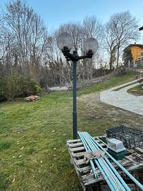 Lampione da esterno a tre luci