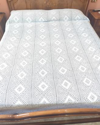 Coperta matrimoniale fatta a mano a uncinetto 
