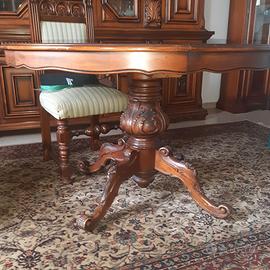tavolo in legno massello e 6 sedie