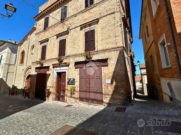 4 LOCALI A OSTRA