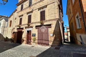 4 LOCALI A OSTRA