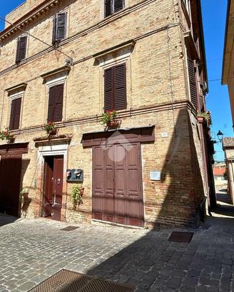 4 LOCALI A OSTRA