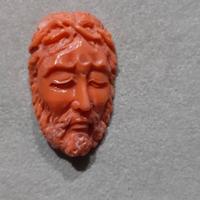 Cristo in corallo scolpito a mano