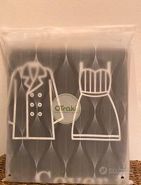 Copriabiti anti polvere.