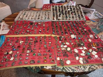 collane, anelli, orologi e orecchini