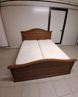 Letto matrimoniale160×200 con2materassi e2comodini