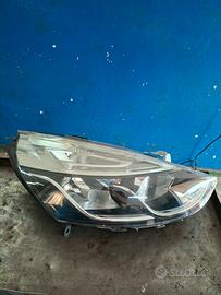 Faro Renault Clio 4