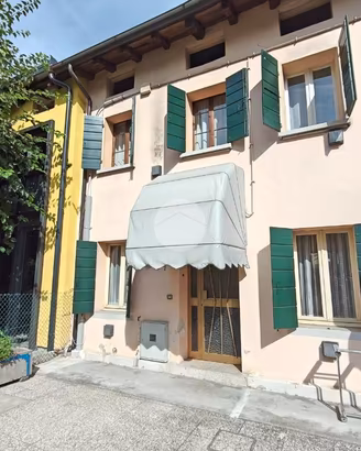 VILLA A SCHIERA A PONTE DI PIAVE