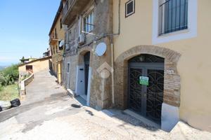 4 LOCALI A POGGIO CATINO