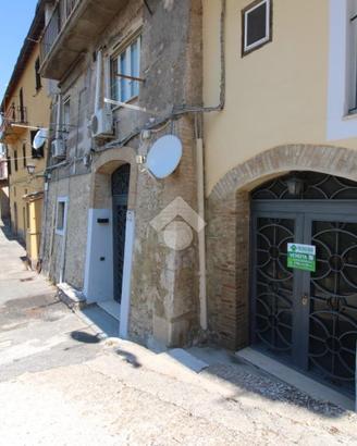 4 LOCALI A POGGIO CATINO